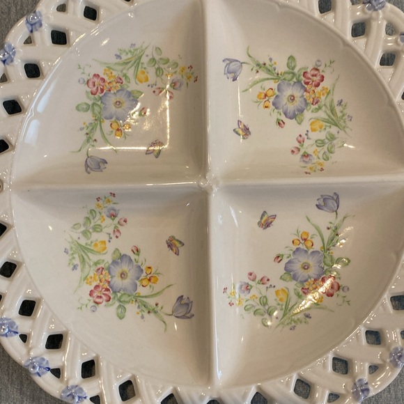 EUC VTG RETICULATED PORCELAIN 4 SECTION SERVING DISH IN PASTEL COLOURS - Picture 7 of 8